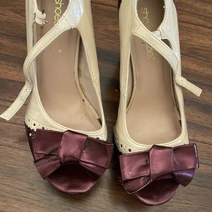 Shoedazzle Vintage-Style Heel